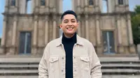 Selebgram dengan 1 jutaan pengikut Adi Syahreza menajamkan bakat di bidang seni dengan nyanyi dan menulis lagu. Hasilnya single baru &ldquo;Penantian Palsu.&rdquo; (Foto: Dok. Instagram @adisyah_reza)