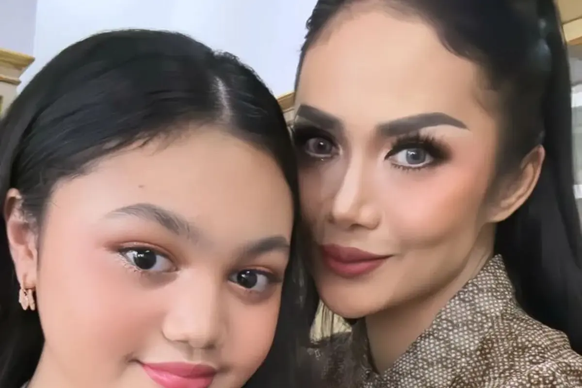 Tampilan Terbaru Amora Lemos