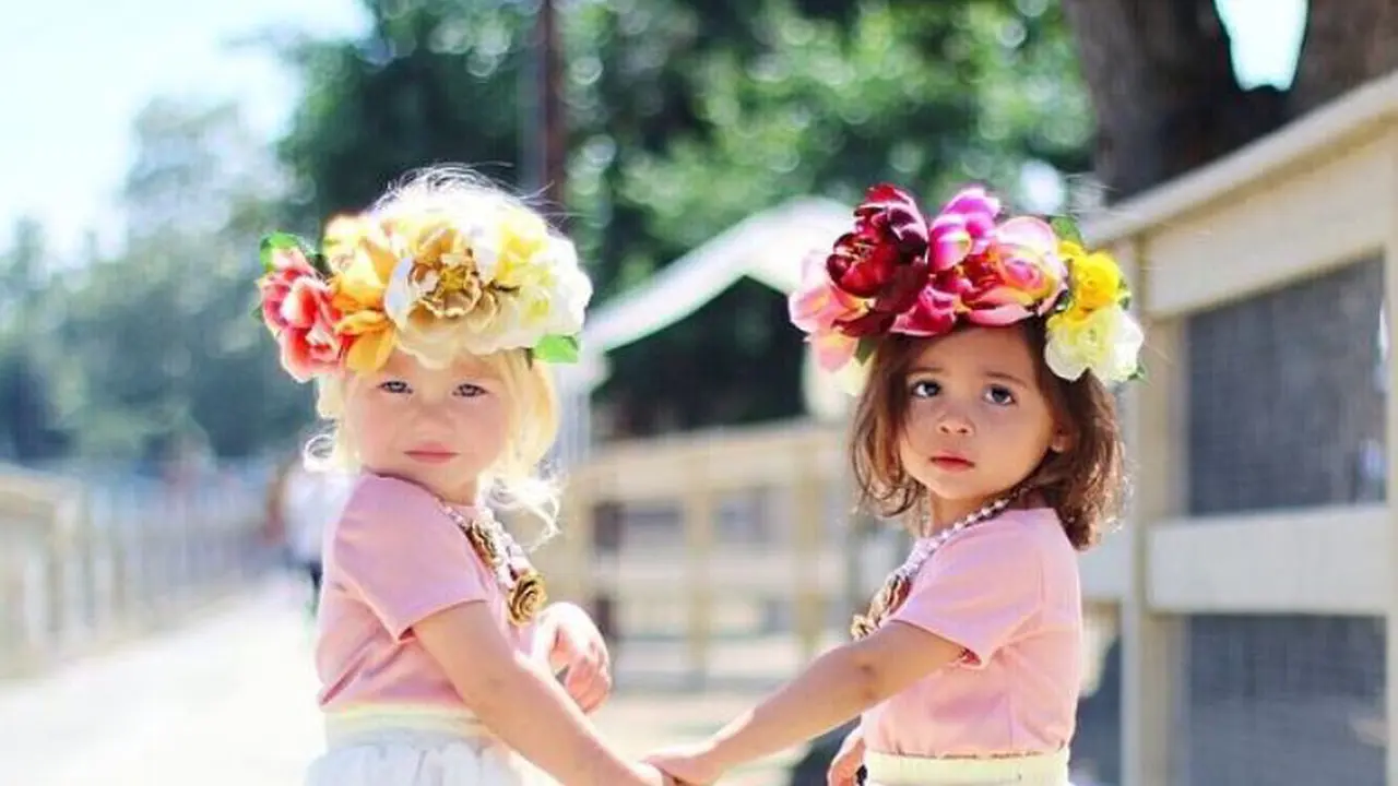Cute Overload! Dua Bocah Ini Jadi Magnet Baru Dunia Fashion