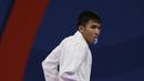 Karateka Indonesia, Rifki Ardiansyah, saat melawan karateka Vietnam, Nguyen Tahnh Duy, pada final kumite -60 kg putra SEA Games 2019 di World Trade Center, Manila, Minggu (8/12). Rifky meraih perak setelah kalah 1-2. (Bola.com/M Iqbal Ichsan)