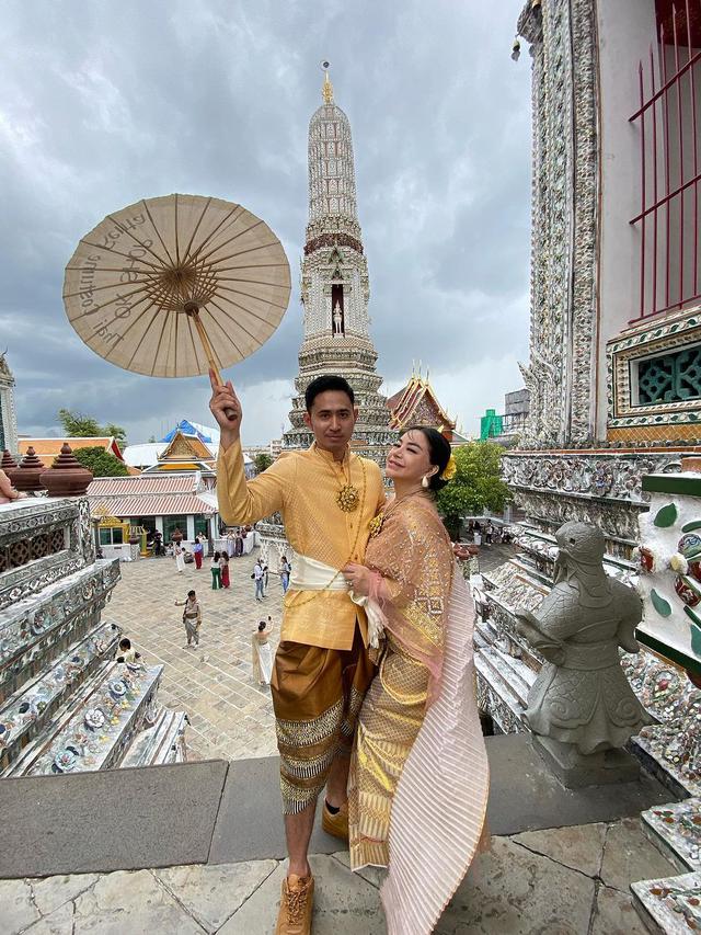 6 Potret Kebersamaan Anisa Bahar dan Pacar Brondongnya, Lebih Muda 19 Tahun