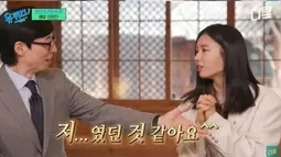 Dan aktor Ryu Jun Yeol yang saat itu duduk di samping Hanni berkata, "Dia melihatmu!" Dan saat itu juga rasanya jantungku berhenti berdetak. (Foto: Doc You Quiz On The Block /tvN)