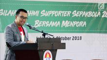Menpora Imam Nahrawi memberikan sambutan saat Silaturahmi Suporter Sepak Bola 2018 di Kantor Kemenpora, Jakarta, Senin (1/10). Acara tersebut dilakukan untuk membahas perdamaian antarsuporter sepak bola di Indonesia. (Liputan6.com/Johan Tallo)