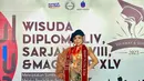 <p>Lama tak terlihat di layar kaca, pedangdut yang juga pengusaha kelapa sawit itu fokus menyelesaikan pendidikan. Diusianya yang ke-34 tahun, Eva menyandang gelar Magister Ilmu Komunikasi. [Instagram/evabelisima_]</p>