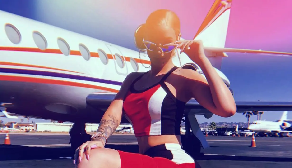 Bersamaan dengan keterangan yang sempat ia berikan, Iggy menepis rumor pacarannya dengan Tyga. (instagram/thenewclassic)