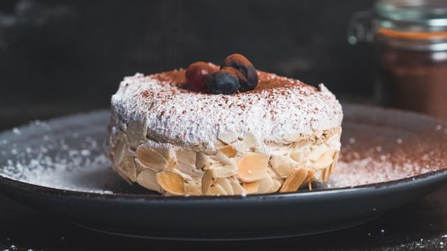 Ilustrasi almond cake