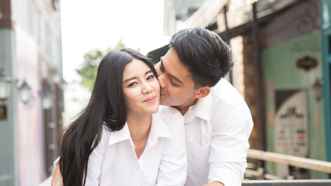 5200 Gambar Ciuman Lucu Romantis Terbaik