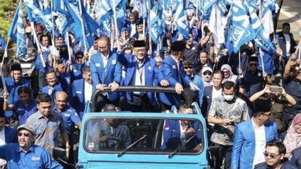 Ketua Umum Partai Amanat Nasional (PAN) Zulkifli Hasan jelang mendaftarkan 580 bakal calon anggota legislatif (caleg) DPR Pemilu 2024 di Kantor KPU RI, Menteng, Jakarta Pusat, Jumat (12/5/2023) (Istimewa)