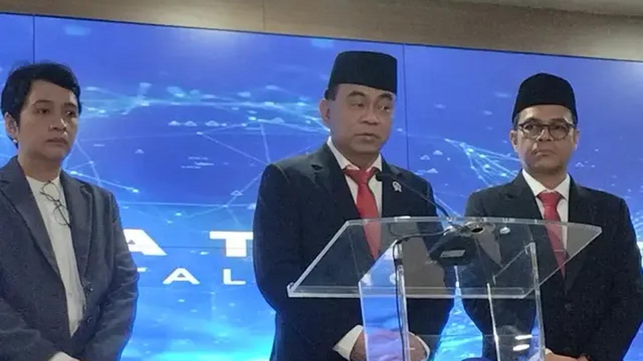 "Karena relawan ini gak ada kalau gak ada Pak Jokowi, jadi sama sama saling membutuhkan, maka ini yang menjadikan posisi relawan terutama Projo penting bagi Pak Jokowi dan seterusnya," sambungnya.