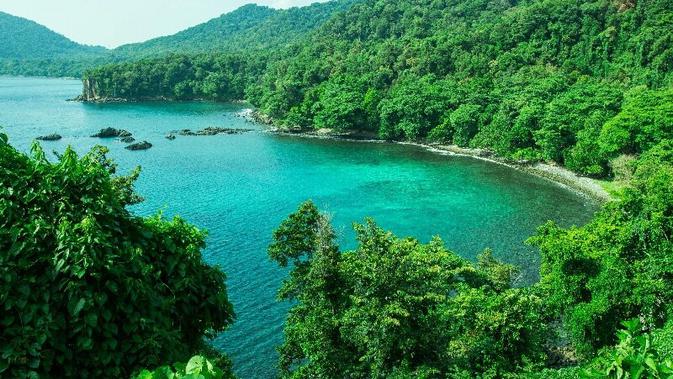 Gua Sarang ini terletak di kaki tebing dan perbukitan hutan lindung Pulau Weh (sumber: twitter Pesona Cahaya Aceh @aceh_disbudpar).