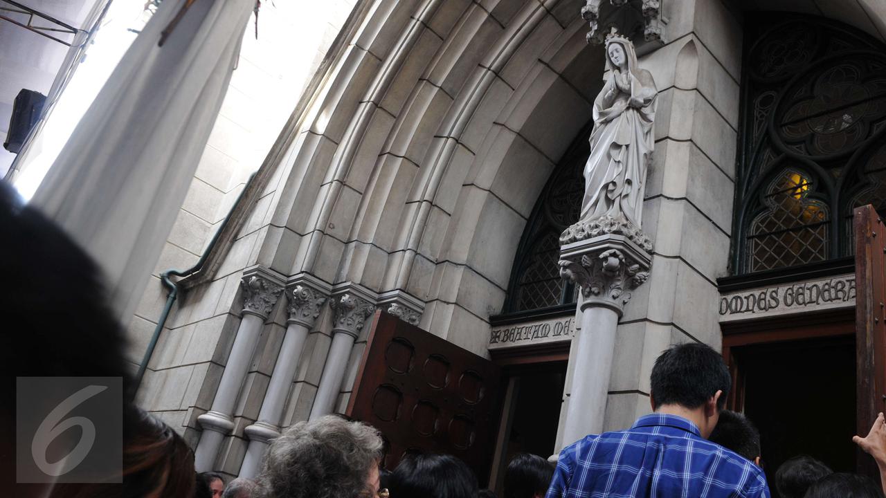 20161224- Jemaat Misa Natal Mulai Memadati Katedral-Jakarta- Helmi Afandi