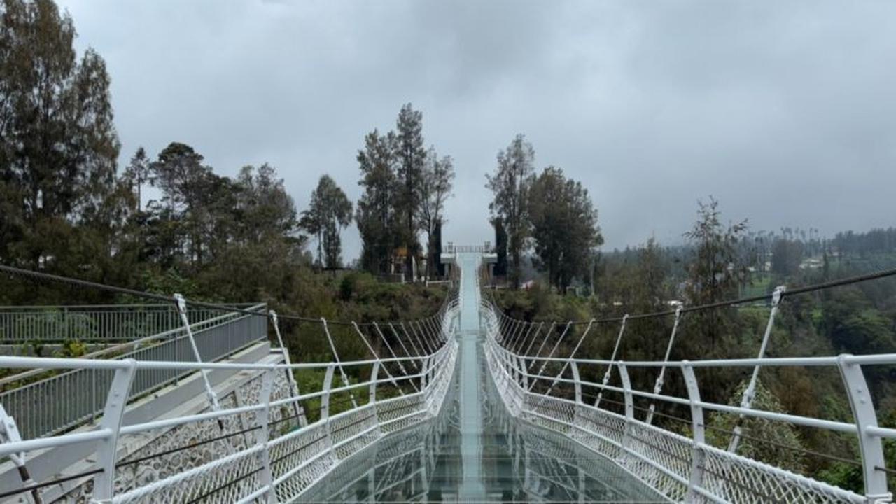 Fakta Unik Jembatan Kaca Bromo: Bentang 120 Meter, Operasional Tunggu Izin Operator