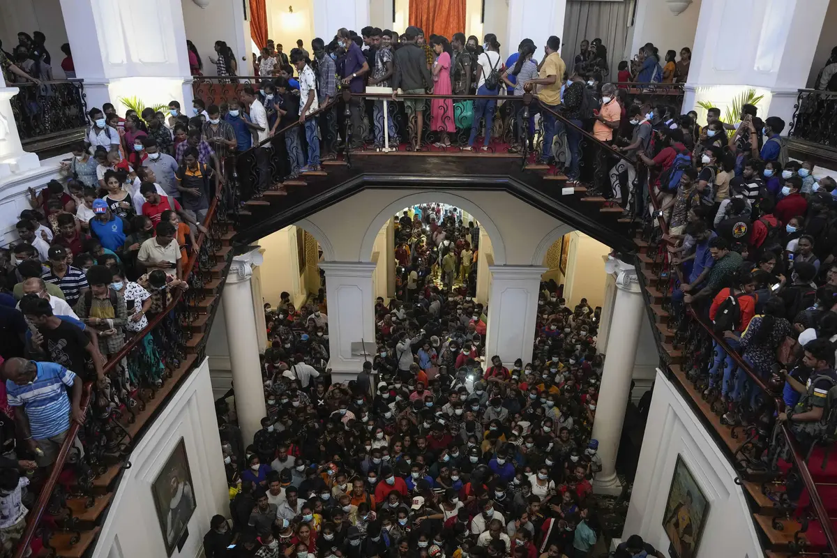 Massa Masih Kuasai Kediaman Presiden Sri Lanka Gotabaya Rajapaksa