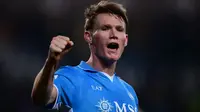 Gelandang Napoli asal Skotlandia #08, Scott Mc Tominay, merayakan kemenangannya setelah memenangkan pertandingan Serie A Italia Torino vs Napoli di "Stadio Grande Torino" di Turin pada tanggal 1 Desember 2024. (MARCO BERTORELLO/AFP)