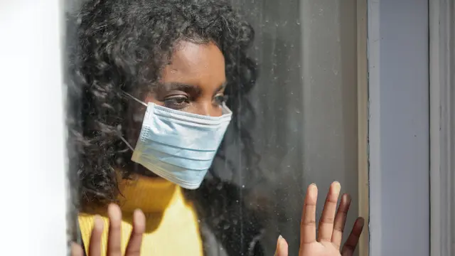 Kembali Memakai Masker di Luar Rumah