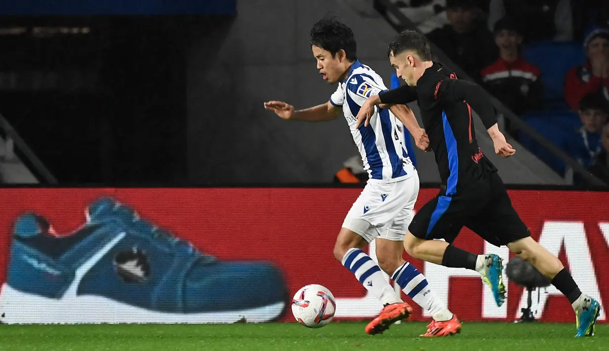 Takefusa Kubo tampil paling dominan ketimbang rekan-rekan lainnya saat mengandaskan Barcelona. Selama 90 menit di atas lapangan, Kubo berhasil melancarkan 1 tembakan tepat sasaran, 2 dribel sukses, 2 tekel sukses, dan melepaskan 3 umpan kunci. (AFP/Ander Gillenea)