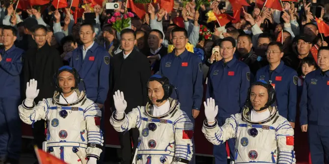 Tidak Masuk Politik, Anak Muda China Terbang ke Luar Angkasa dan Cetak Sejarah