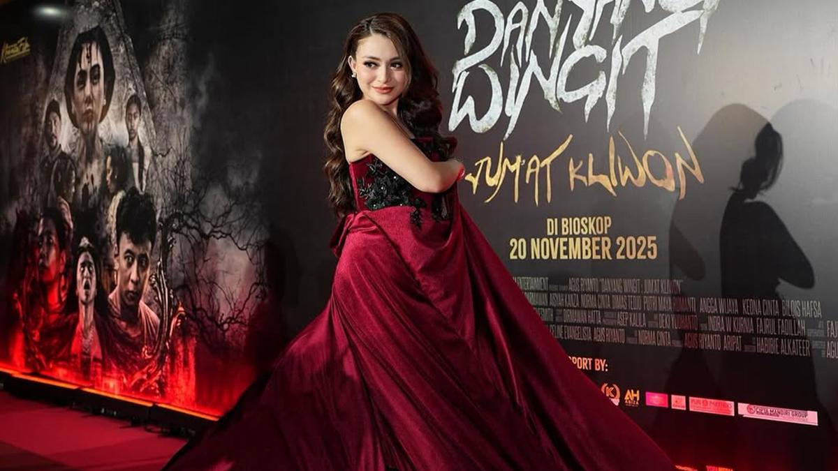 5 Potret Penampilan Nathalie Holscher di Premiere Danyang Wingit, Jadi Film Debut