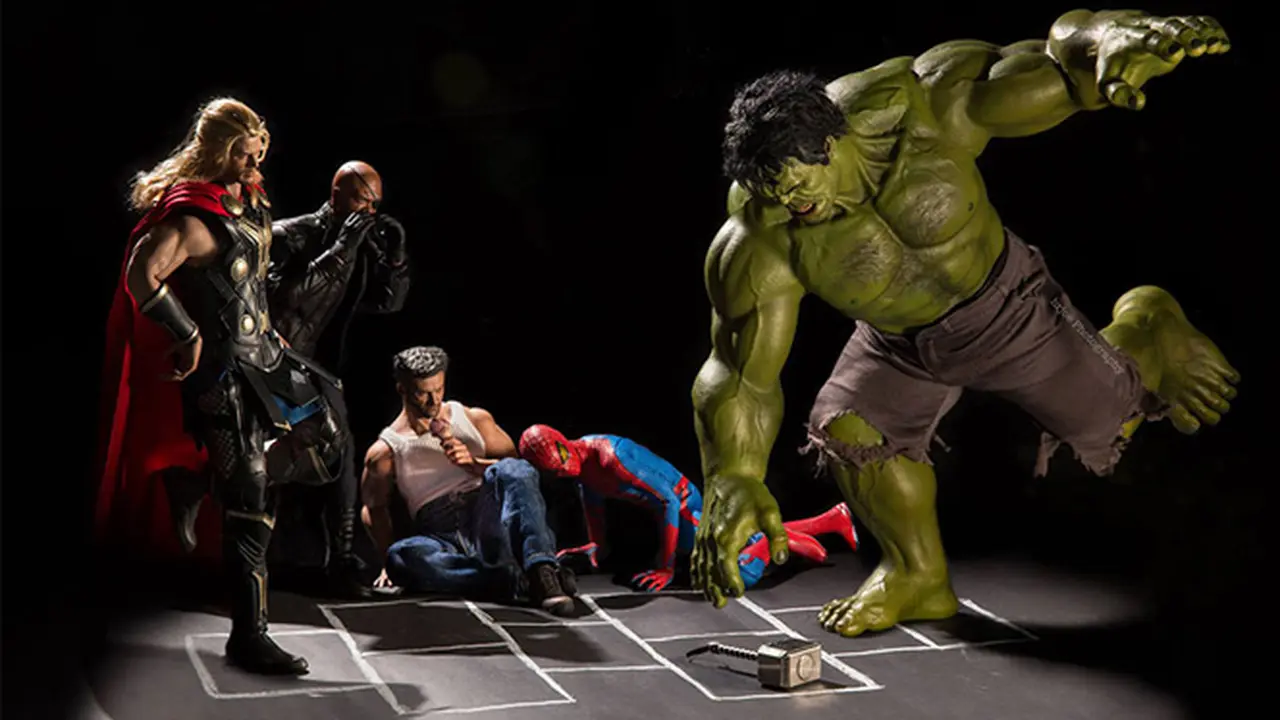 Potret Kehidupan Rahasia Superhero Mainan Ala Edy Hardjo