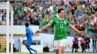 Selebrasi pemain Meksiko, Javier Hernandez, setelah mencetak gol ke gawang Jamaika pada laga lanjutan Grup C Copa America 2016. (AFP)