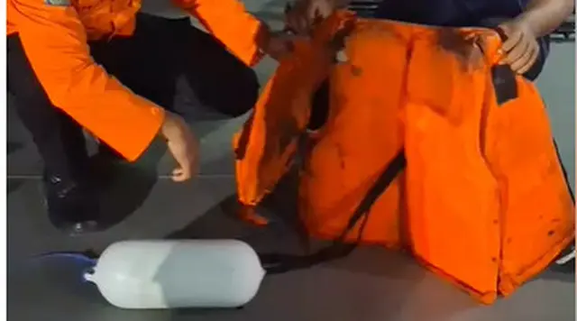 Ini Penampakan Pelampung dan Buoy Ditemukan Kapal TNI di Selat Sunda