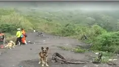 Longsor di bibir Kawah Galungggung terjadi Sabtu lalu. Selain menimbun dua pencari burung longsor juga menimpa bangunan Musala.