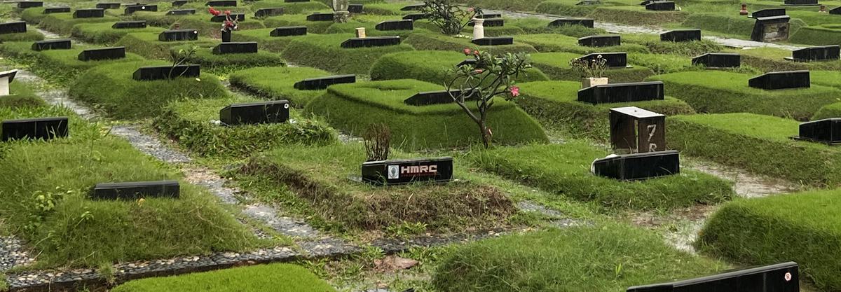 Suasana Pemakaman Suami Najwa Shihab di TPU Jeruk Purut