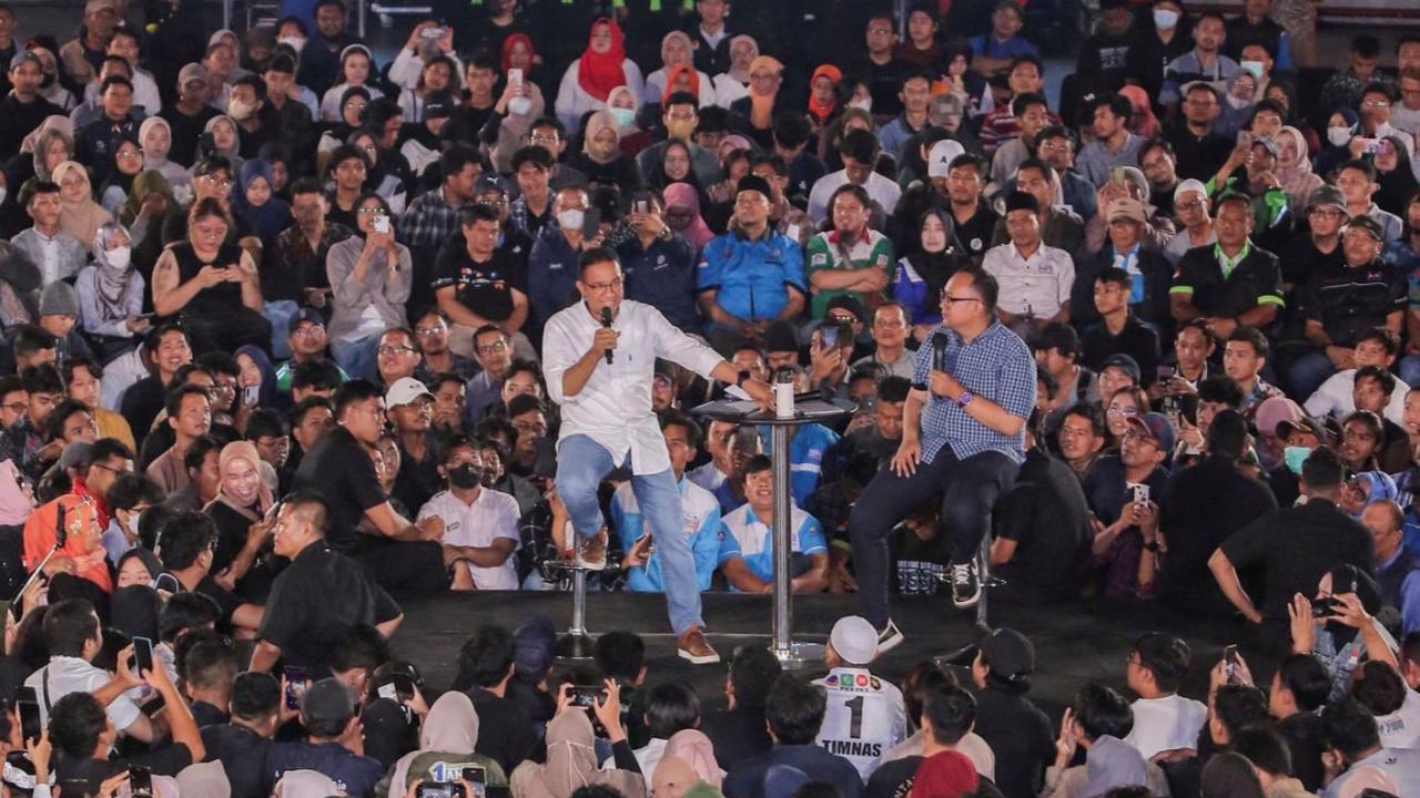 Sama seperti Anies, Cak Imin memulai kampanye di Tegal dengan menghadiri acara Jalan Sehat Perubahan Bersama 60.000 Warga di Lapangan Pendawa Lebaksiu.&nbsp;