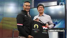 Chef de Mission (CdM) Kontingen Indonesia untuk Olimpiade Paris 2024, Anindya Novyan Bakrie (kiri) bersama Direktur Utama SCM, Sutanto Hartono usai melakukan pertemuan di SCTV Tower, Jakarta, Rabu (17/7/2024). (Liputan6.com/Herman Zakharia)