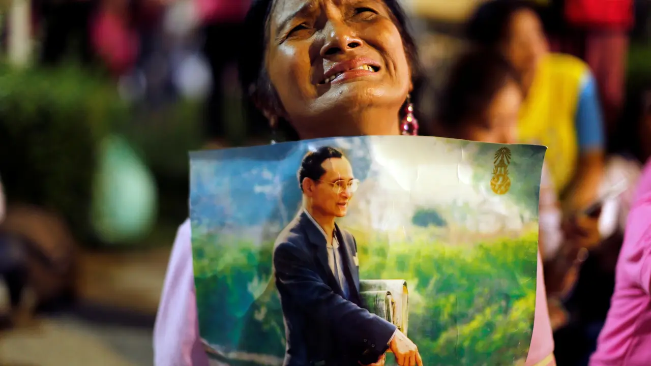 Raja Bhumibol Meninggal, Thailand Berduka