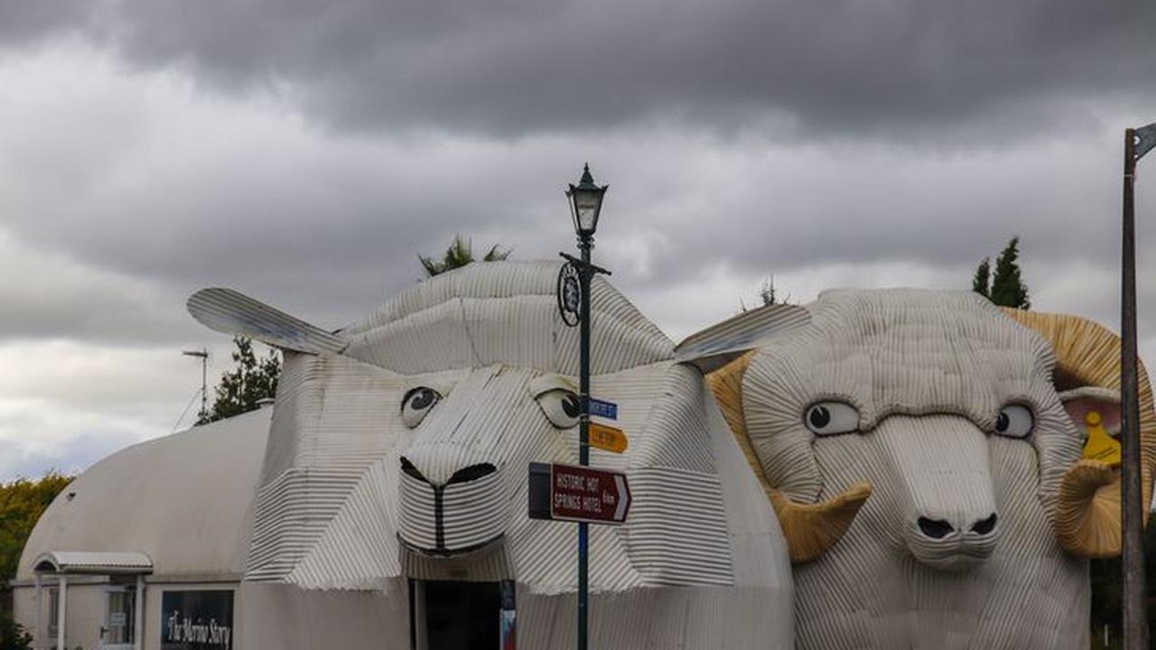 6 Potret Bangunan Bentuk Hewan Ini Unik, Punya Ciri Khas Tersendiri
