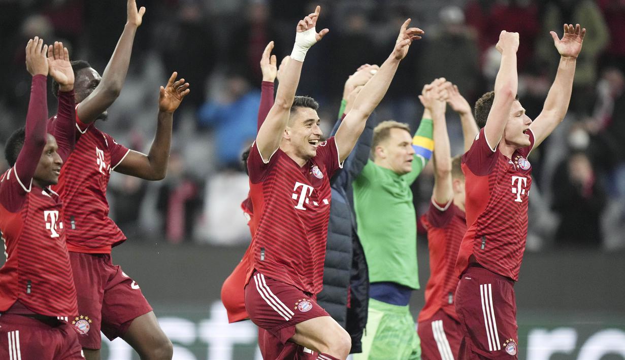 Bayern Munchen memastikan lolos ke perempat final usai menghajar Salzburg dengan skor telak 7-1 dalam duel leg kedua babak 16 besar Liga Champions 2021/2022. Pasukan Julian Nagelsmann mengamuk setelah sempat kesulitan di leg pertama lalu. (AP/Matthias Schrader)