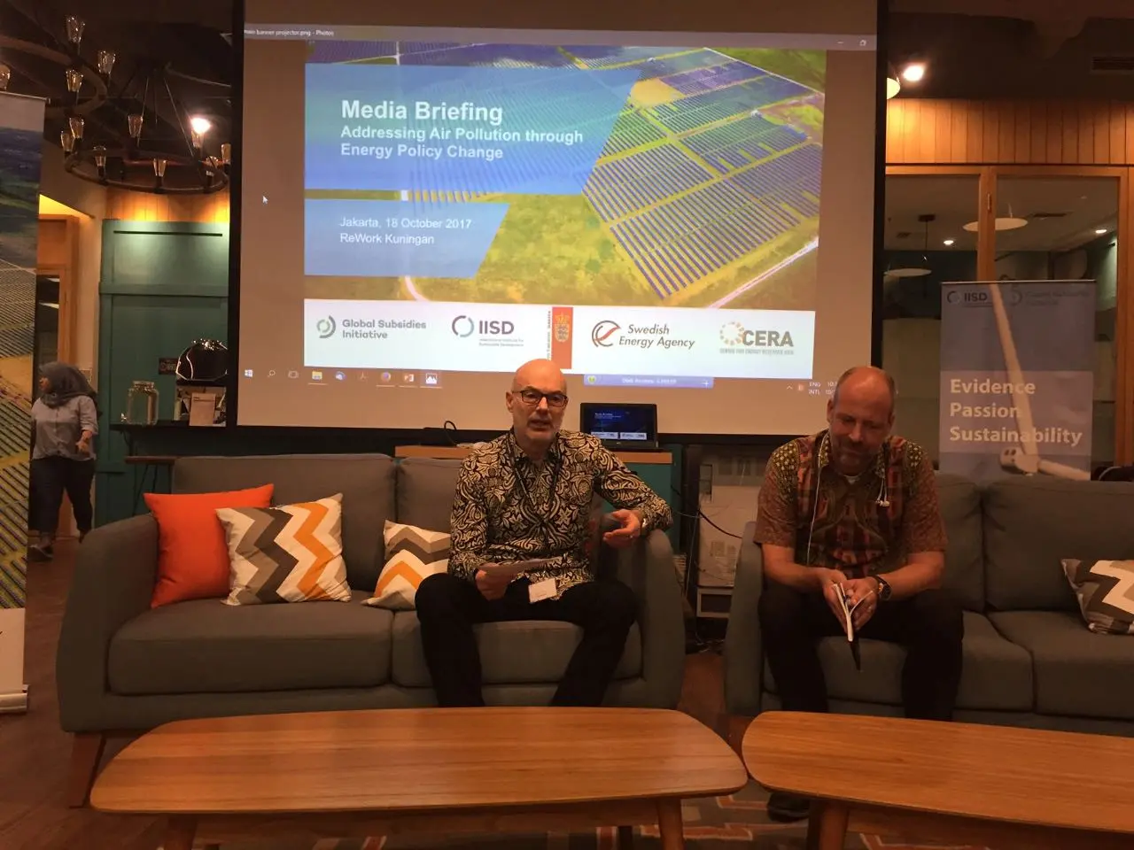 Head of Develompent Kedutaan Besar Denmark untuk Indonesia, Kurt Morck Jensen dan Head of Unit Swedish Energy Agency, Paul Westin (/Teddy Tri Setio Berty)