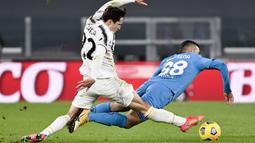 Striker Juventus, Alvaro Morata, melakukan selebrasi usai mencetak gol ke gawang Spezia pada laga Liga Italia di Stadion Allianz, Selasa (2/3/2021). Juventus menang telak 3-0. (Marco Alpozzi/LaPresse via AP)