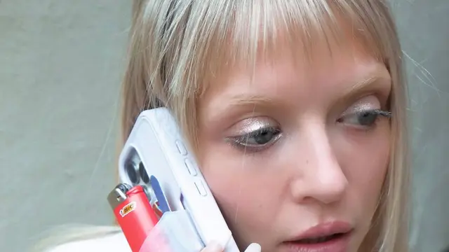 Viral! Casing HP Rp1,3 Jutaan dengan Pouch Elastis yang Bisa Muat Lip Gloss sampai AirPods