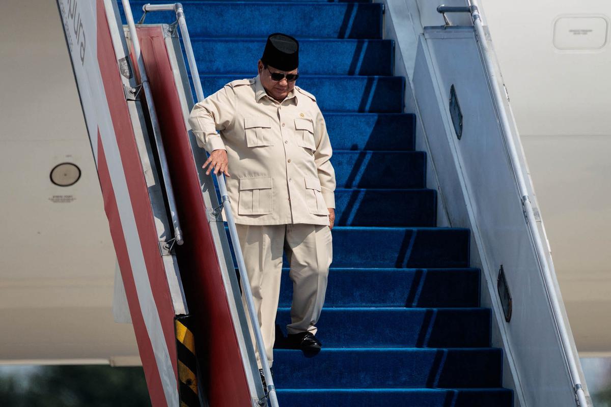 FOTO: Presiden Prabowo Tiba di Halim Usai Wakili Indonesia di KTT Perdamaian Mesir