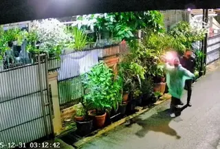 Influencer DJ Donny kembali mendapatkan teror. Kali ini rumahnya dilempari bom molotov oleh orang tak dikenal pada Rabu (31/12/2024) dini hari. (Instagram DJ Donny)