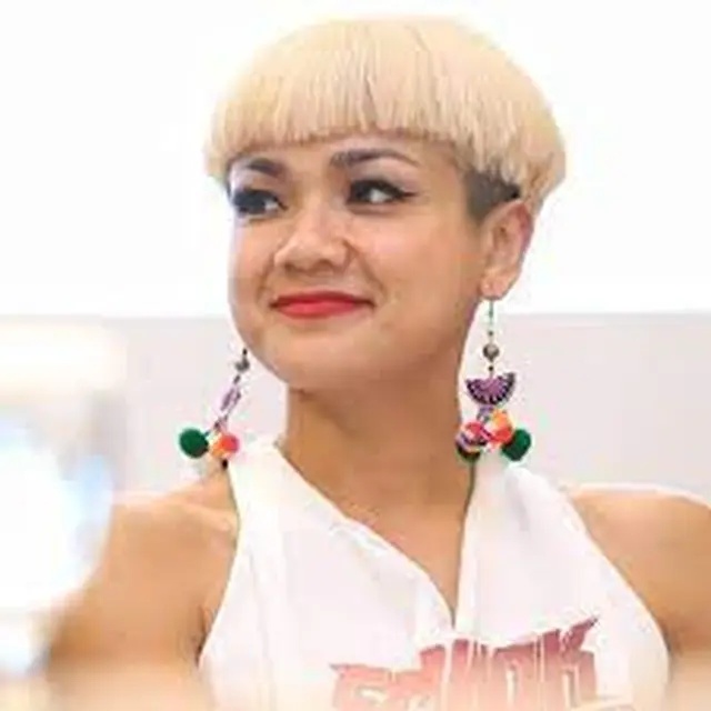 Artis Rambut Super Pendek