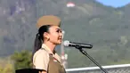 Yuni Shara punya “ritual” tahunan yakni memperingati HUT kemerdekaan RI dengan murid-murid PAUD (Pendidikan Anak Usia Dini) Cahaya Permata Abadi di Batu, Malang, Jawa Timur. Sebagai pengelola PAUD, pelantun “Mengapa Tiada Maaf” tampak tak berjarak dengan anak didik. Sejumlah interaksi Yuni Shara dengan anak-anak terasa hangat sekaligus seru. (Foto: Dok. Instagram @yunishara36)