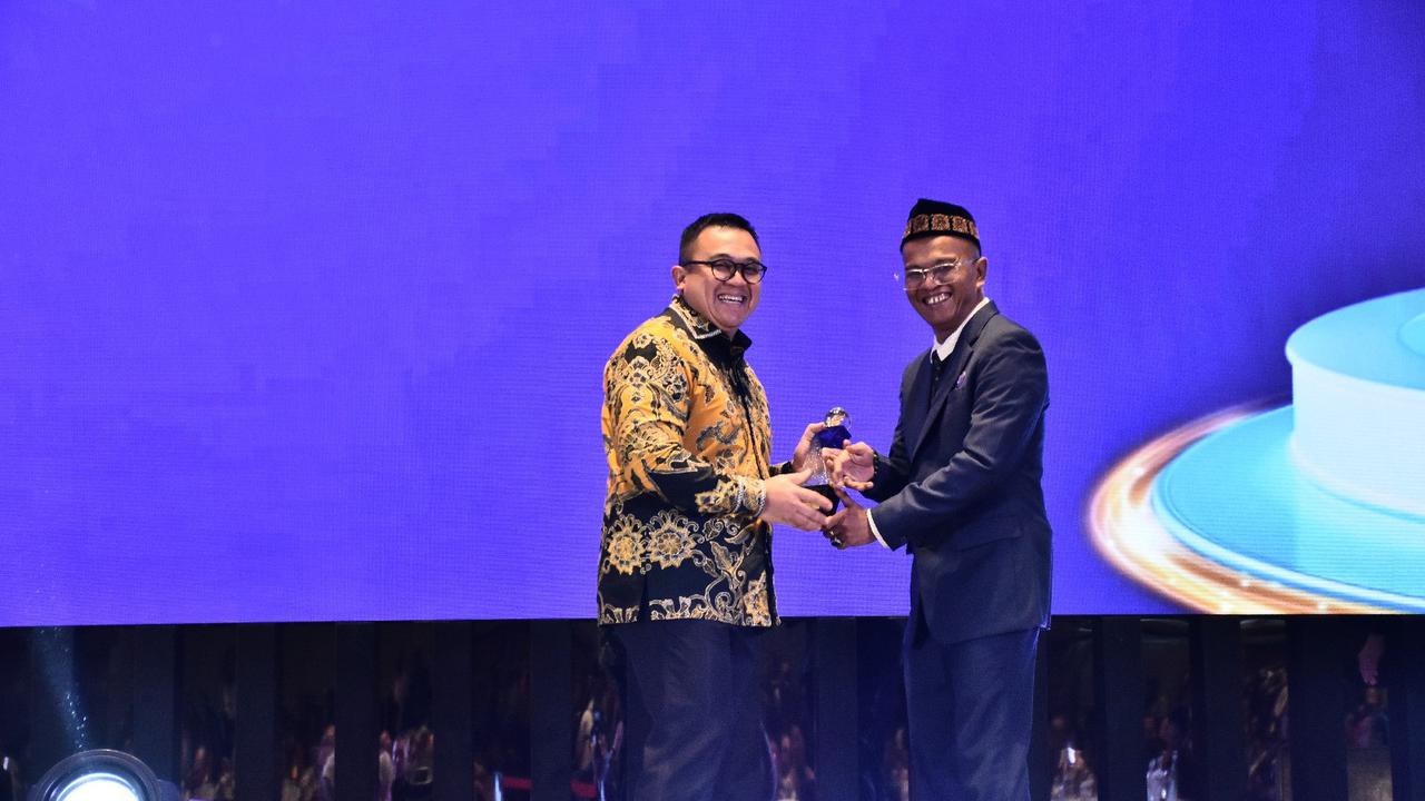 PT Danareksa (Persero) meraih klasifikasi “Badan Publik Informatif” dalam Anugerah Keterbukaan Informasi Publik 2024. (Dok Danareksa)