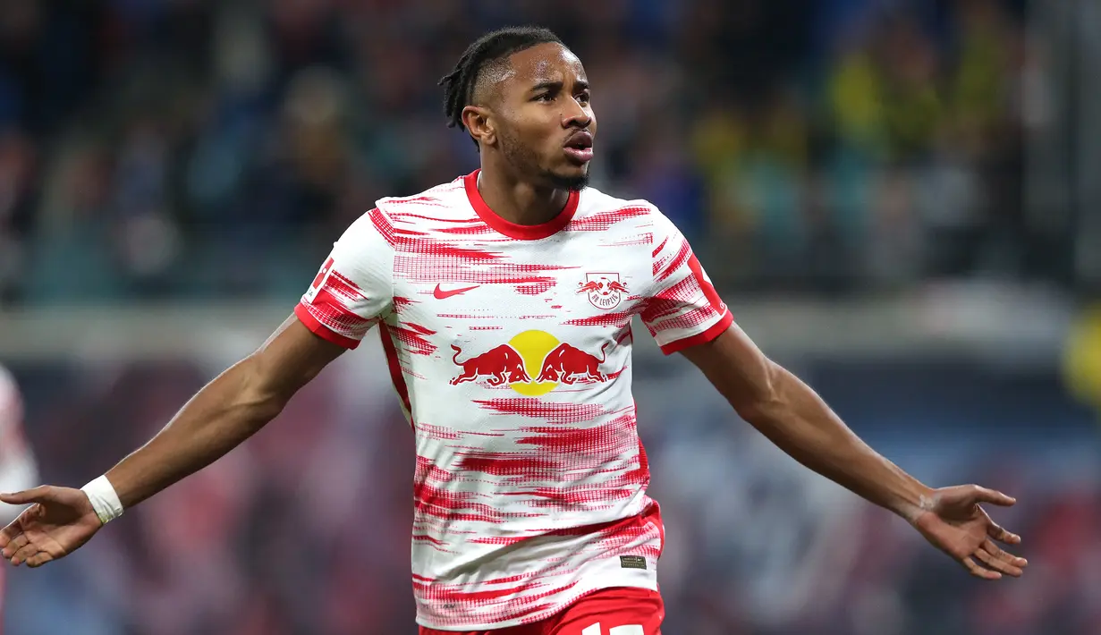 Christopher Nkunku. Gelandang serang asal Prancis berusia 25 tahun yang tengah menjalani musim ketigaya bersama RB Leipzig ini kini berbanderol 55 juta euro, naik dari sebelumnya yang hanya 47 juta euro. Bersama RB Leipzig musim ini ia telah mencetak 15 gol di semua ajang. (AFP/Ronny Hartmann)