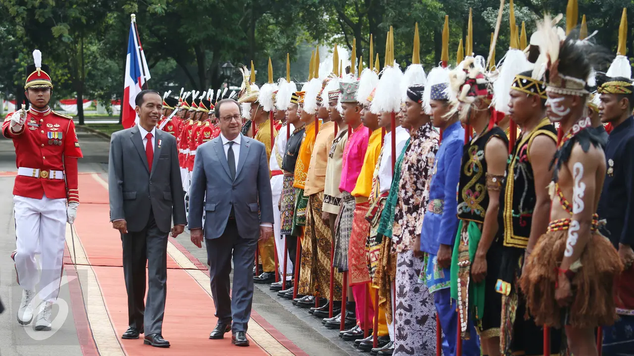 20170329-Jokowi Sambut Presiden Perancis Di Halaman Istana-Angga