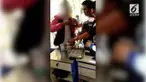 Seorang pelaku asik nyabu di sebuah mini market, tanpa sadar ia pun langsung diciduk petugas polisi.