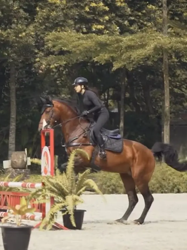 Nabila Syakieb berkuda (Instagram/nsyakieb85)