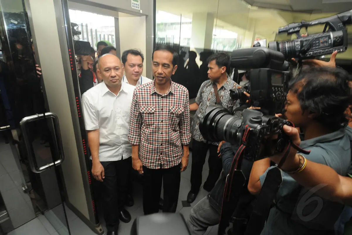 Datangi Bawaslu, Jokowi Tepis Curi Start Kampanye 