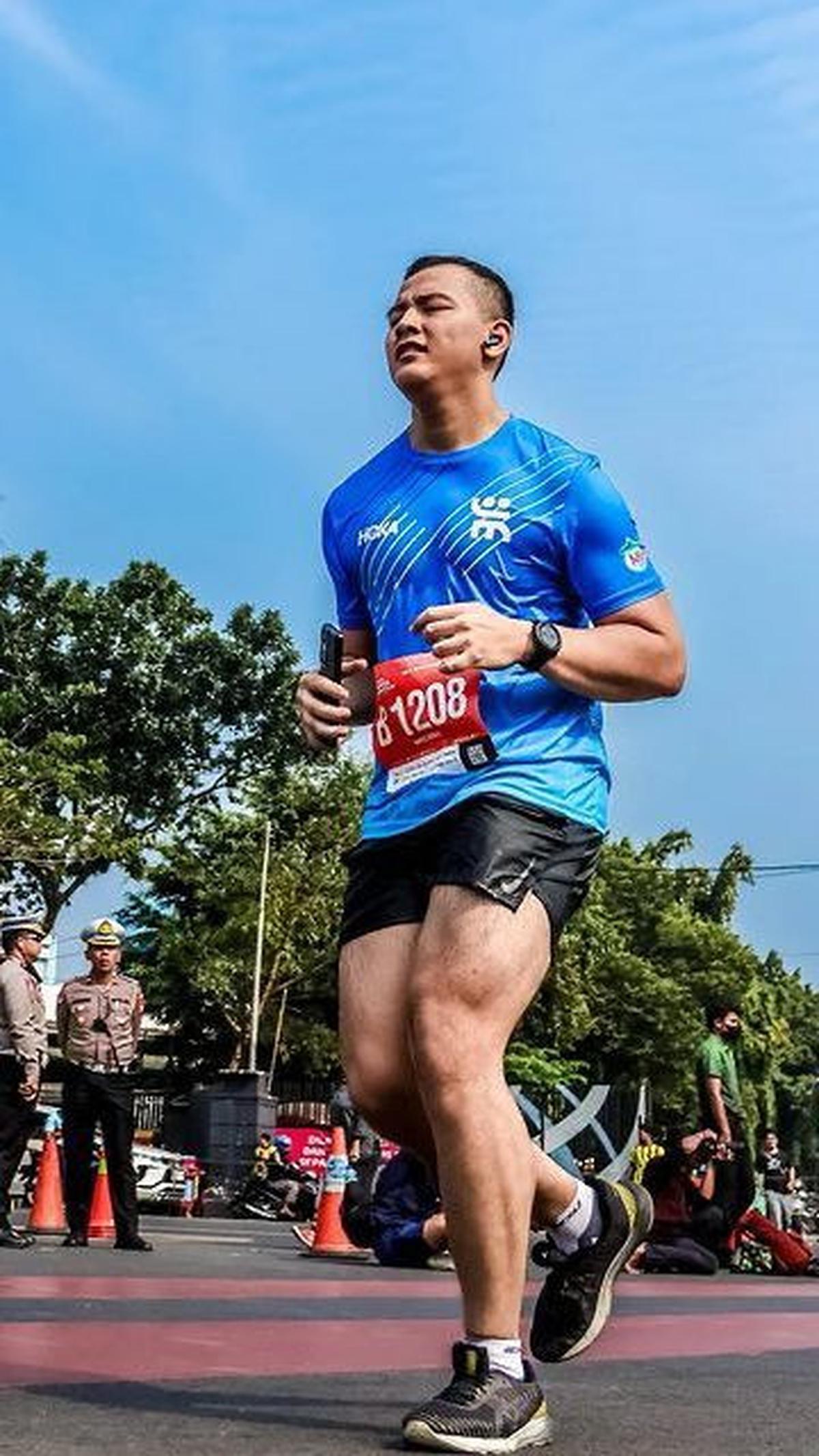Selain karier yang cemerlang, Hafiz juga dikenal memiliki paras tampan dan tubuh yang tinggi besar.