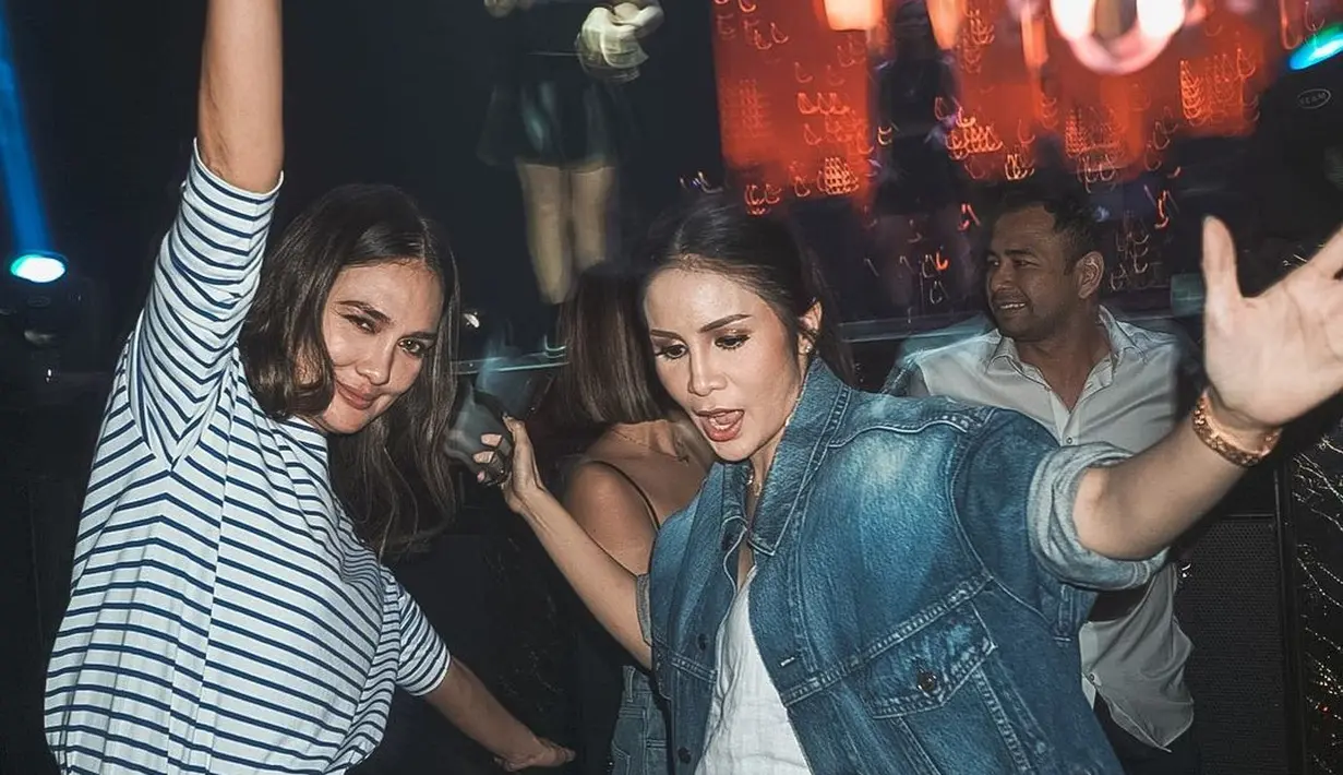 Luna Maya dan Momo Geisha (Youtube/Momo Youtube Channel)