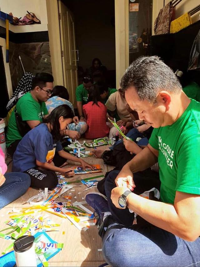 Godrej Indonesia menumbuhkan budaya ‘Upcycling’ sampah plastik kepada warga di Kampung Buntu, Condet, Jakarta. Dok Godrej