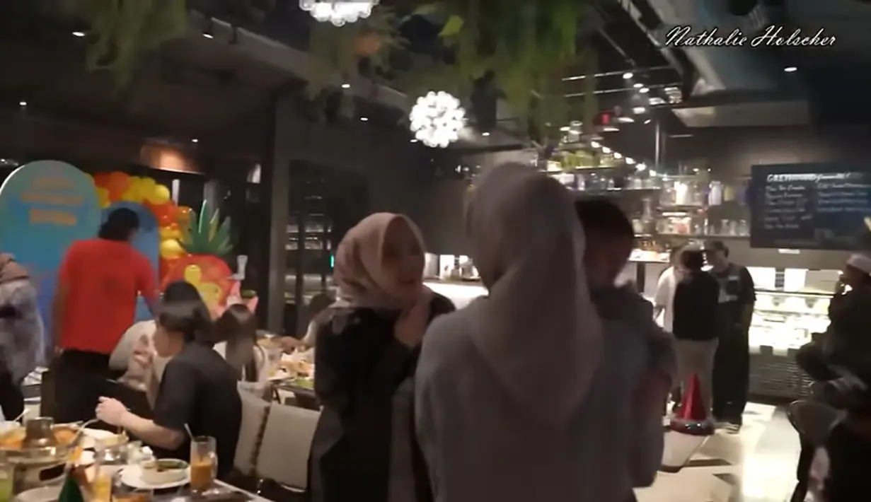 [Youtube/NATHALIE HOLCHER]