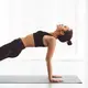 Reverse plank adalah latihan isometrik (menahan posisi) di mana tubuh membentuk garis lurus, tetapi dengan posisi wajah menghadap ke atas. [Dok/freepik.com]
